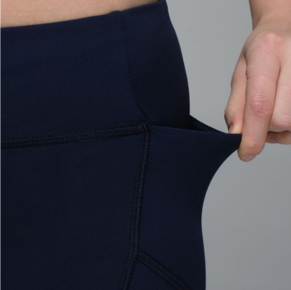 Lululemon Stash It Crop inkwell, Excellent Like new condition, Size 4 - Picture 6 of 8